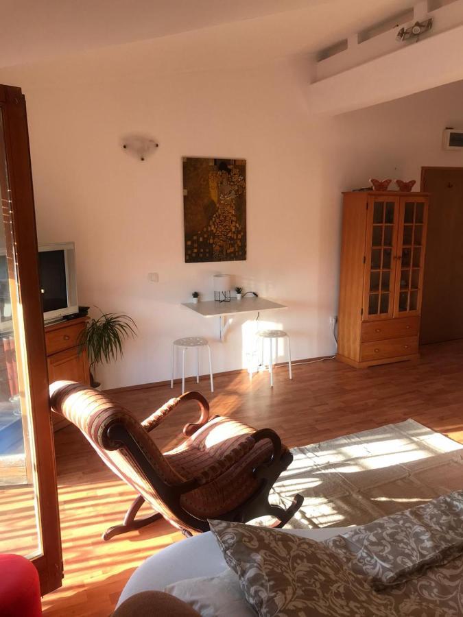 בלגרד Cosy Rooftop Studio With Balcony מראה חיצוני תמונה